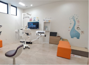 キッズコーナーのある治療室